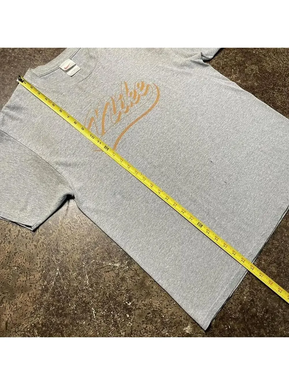 Vintage 90s Nike Cursive Spell Out T-Shirt Men’s Size Large.